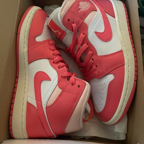 Sneakers - Picture 1 of 1